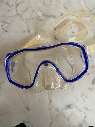 Pinne mascherina e due scarpette da scogli