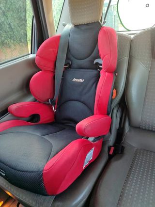 SILLAS PARA COCHE 
10€ UNA
20€ DOS , más ADAPTADOR