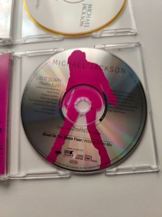 Michael Jackson CD single Is It scary y otro
