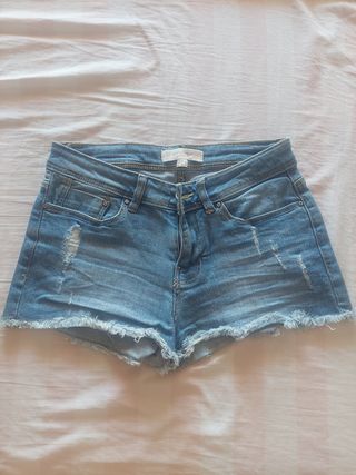 Pantalón vaquero corto talle bajo