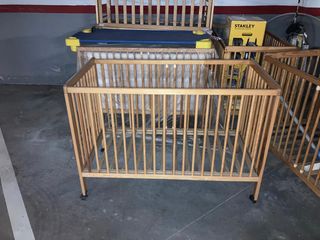 Cuna madera con corchon