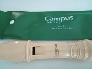 Flauta dulce marca Campus University.