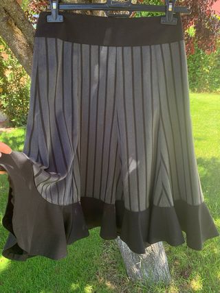 Falda gris y negra marca Caroll