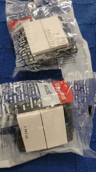 Conmutador+ enchufes+ embellecedor