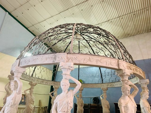 Templete - Pérgola con 10 esculturas