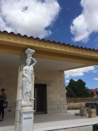 Templete - Pérgola con 10 esculturas