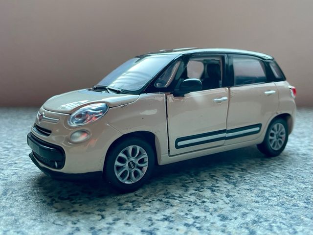 FIAT 500L 1:24
