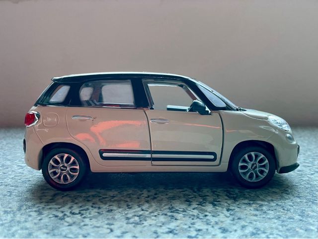 FIAT 500L 1:24