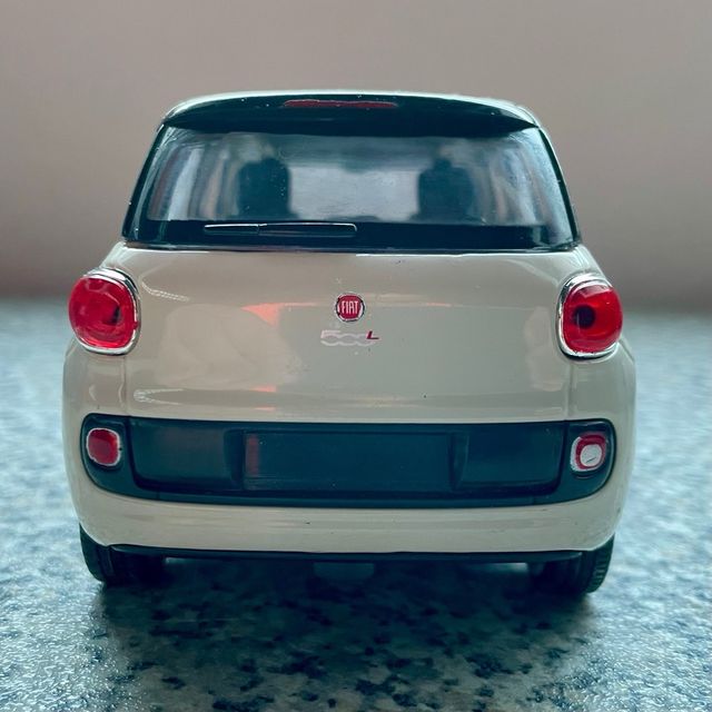 FIAT 500L 1:24