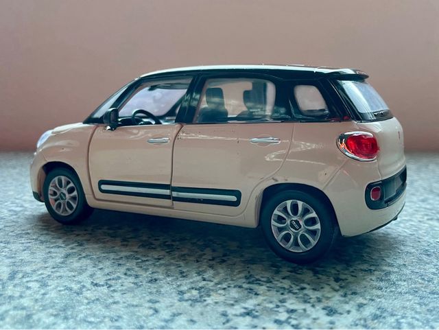 FIAT 500L 1:24