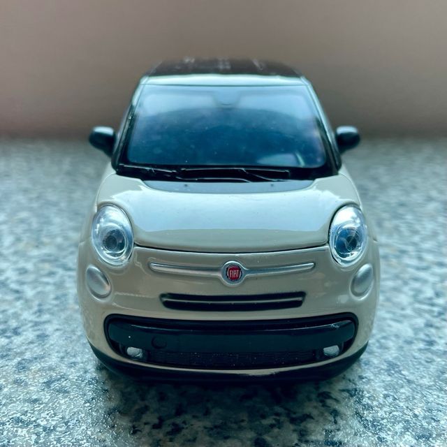 FIAT 500L 1:24