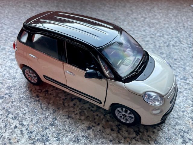 FIAT 500L 1:24