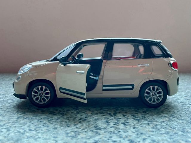 FIAT 500L 1:24