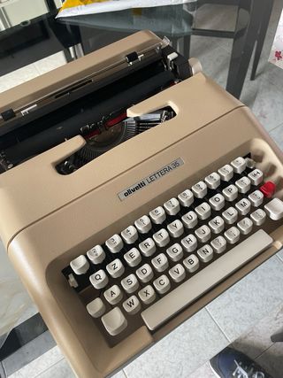 Macchina da scrivere OLIVETTI LETTERA 35