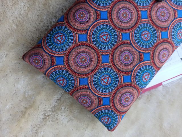 Funda literaria mandalas