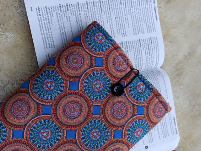 Funda literaria mandalas