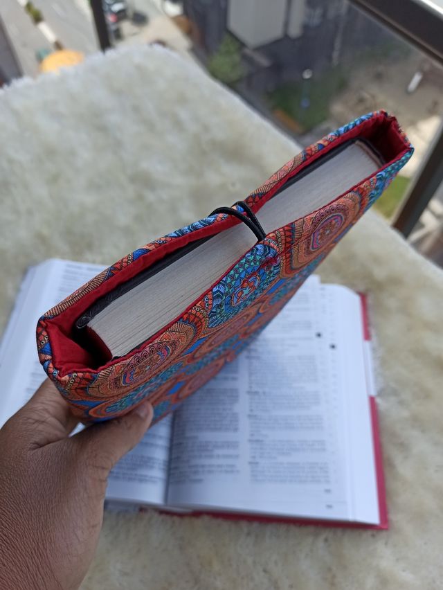 Funda literaria mandalas