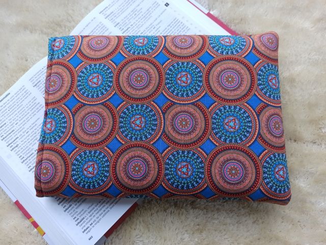 Funda literaria mandalas