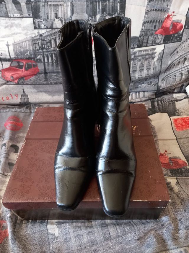 botines vintage con cremallera de color negro