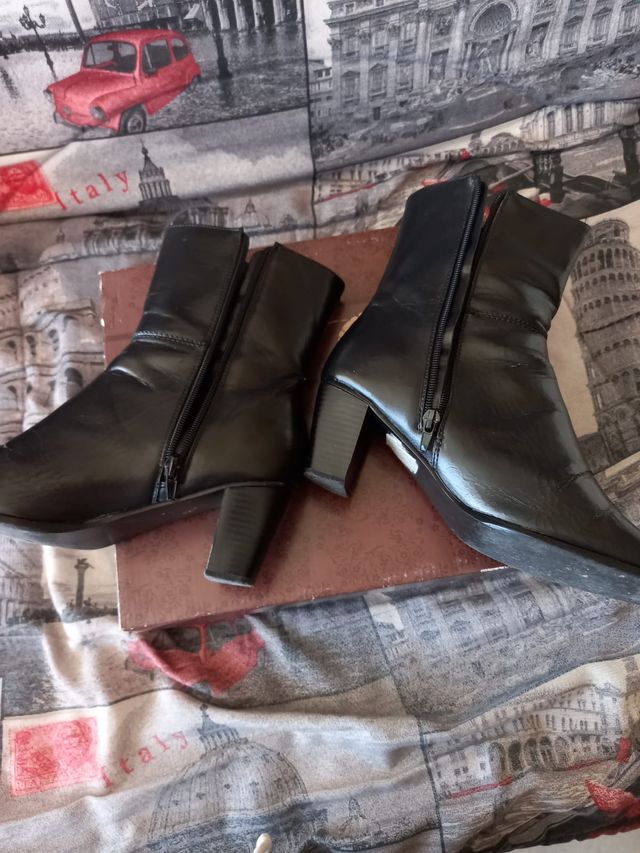 botines vintage con cremallera de color negro