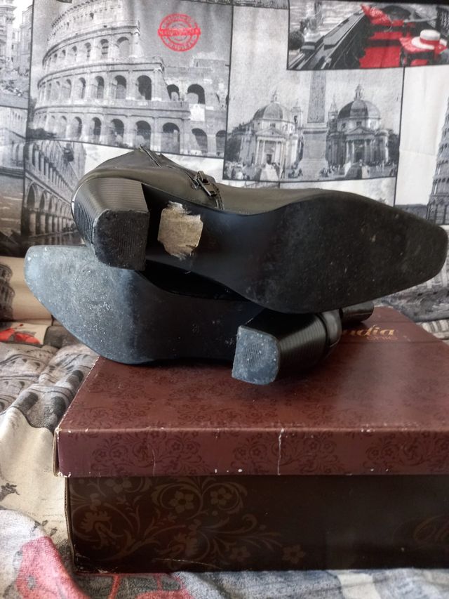 botines vintage con cremallera de color negro