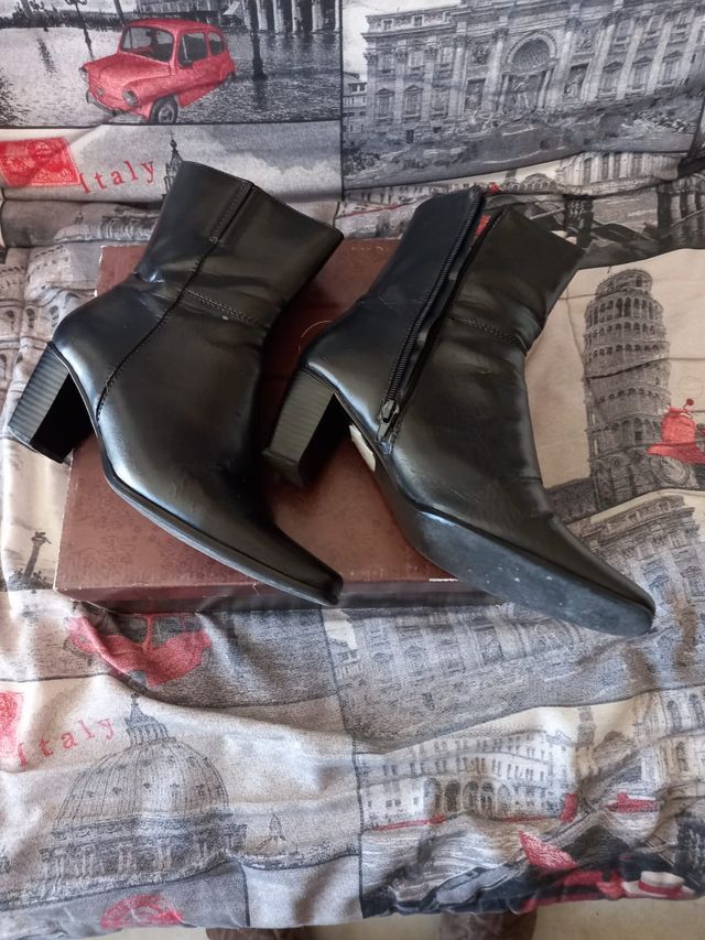 botines vintage con cremallera de color negro