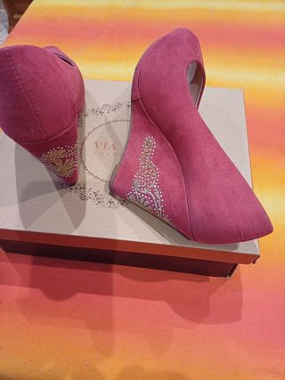 zapatos rojos de antelina