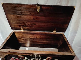 ARCA/BAÚL DE MADERA MACIZA TALLADO