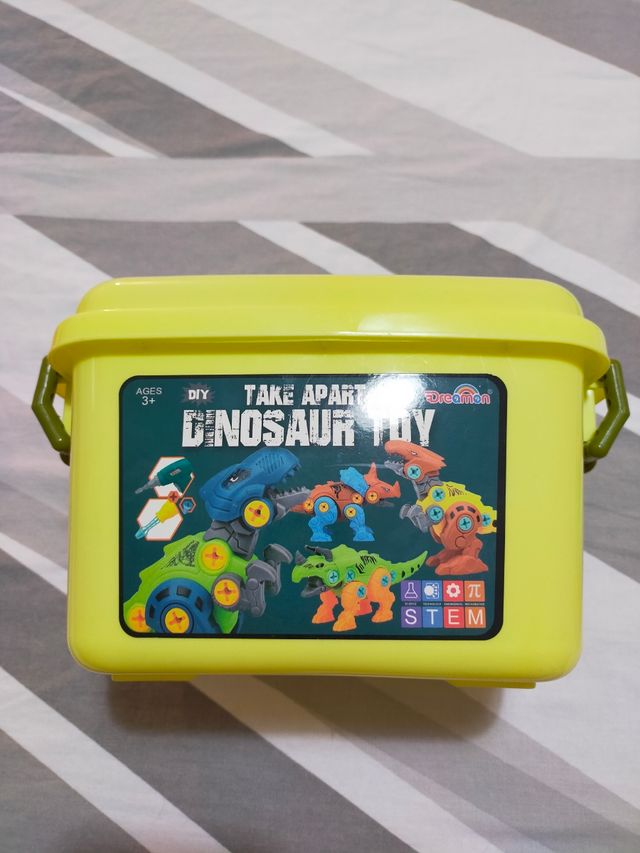 Caja de dinosaurios para montar