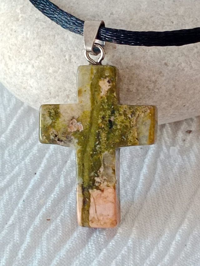 Colgantes varios minerales cruz