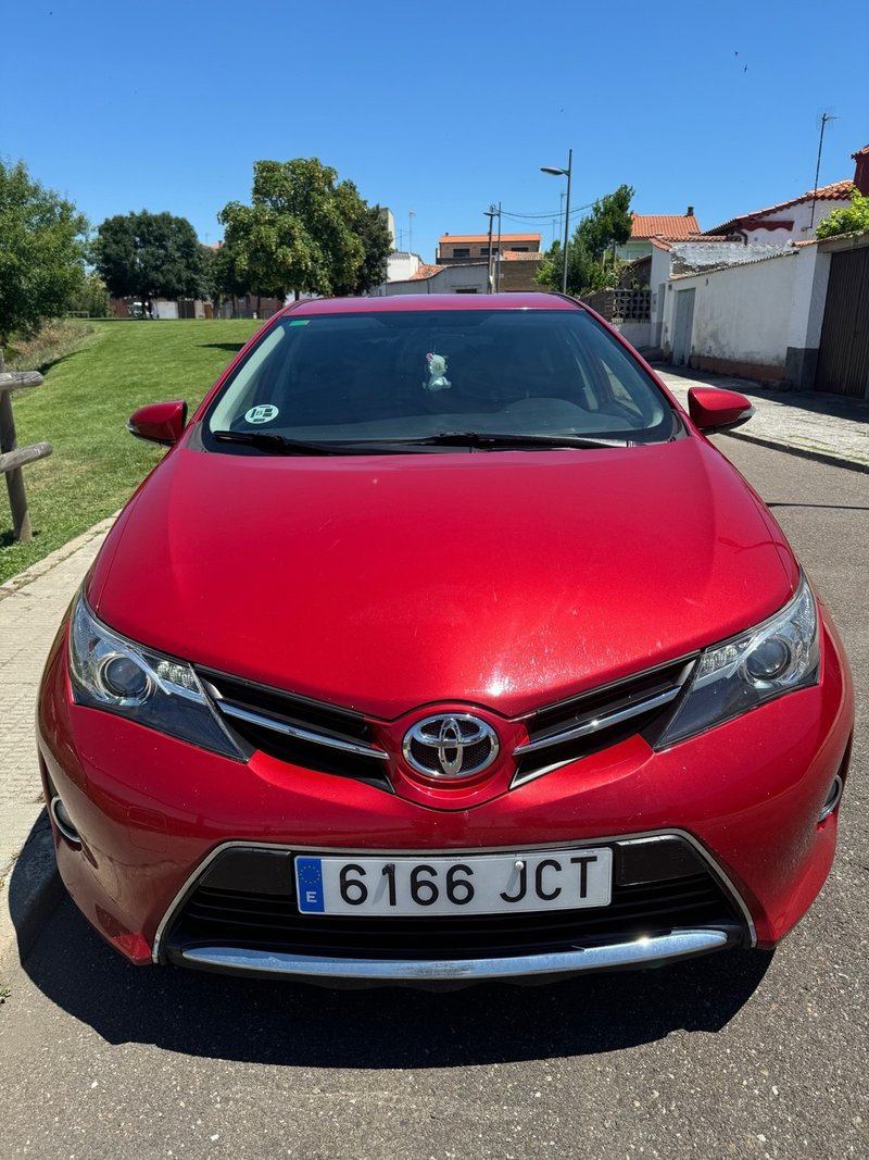 Toyota Auris 2015 - foto 1