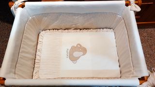 MINICUNA CON RUEDAS