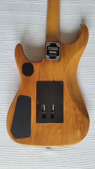 Guitarra eléctrica WASHBURN.