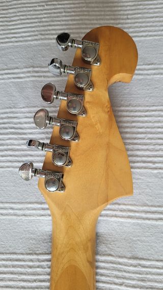 Guitarra eléctrica WASHBURN.