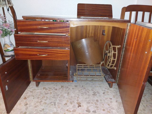 Mobili per macchine da cucire