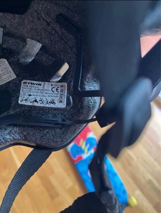 Monopatín Decathlon Skate + casco