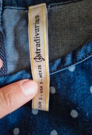 Vestido mini vaquero de Stradivarius 