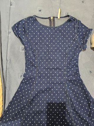 Vestido mini vaquero de Stradivarius 
