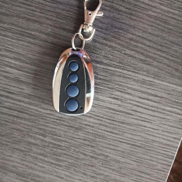 Mando para puertas de pilas