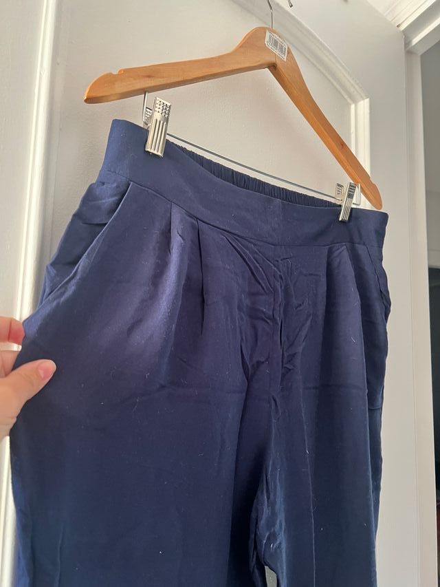 Pantalón azul marino harem Forever 21