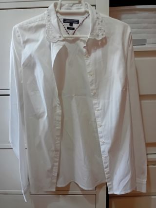 Camisa marca Tommy Hilfiger talla S,nuev