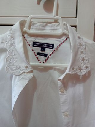 Camisa marca Tommy Hilfiger talla S,nuev