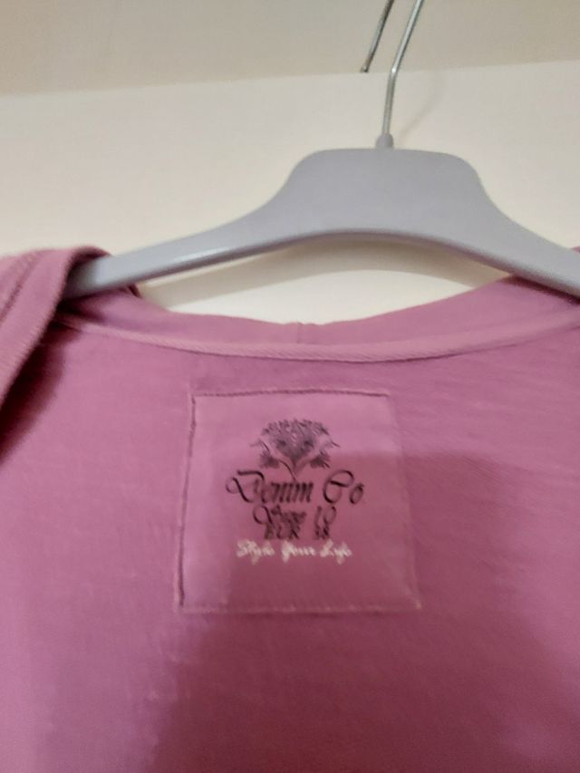 Sudadera lila con capucha