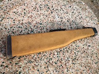 Antigua funda dura de arma escopeta o fusil