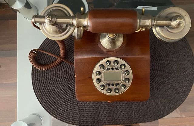Telefono madera