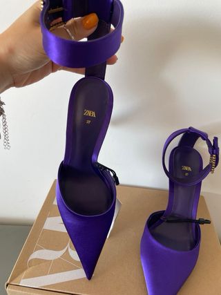 Tacones lilaa Zara