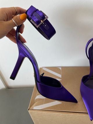 Tacones lilaa Zara