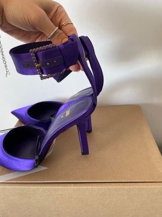 Tacones lilaa Zara