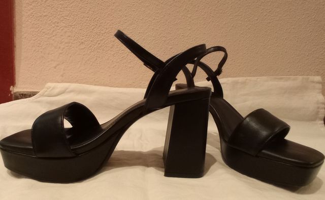 Sandalia plataforma negra