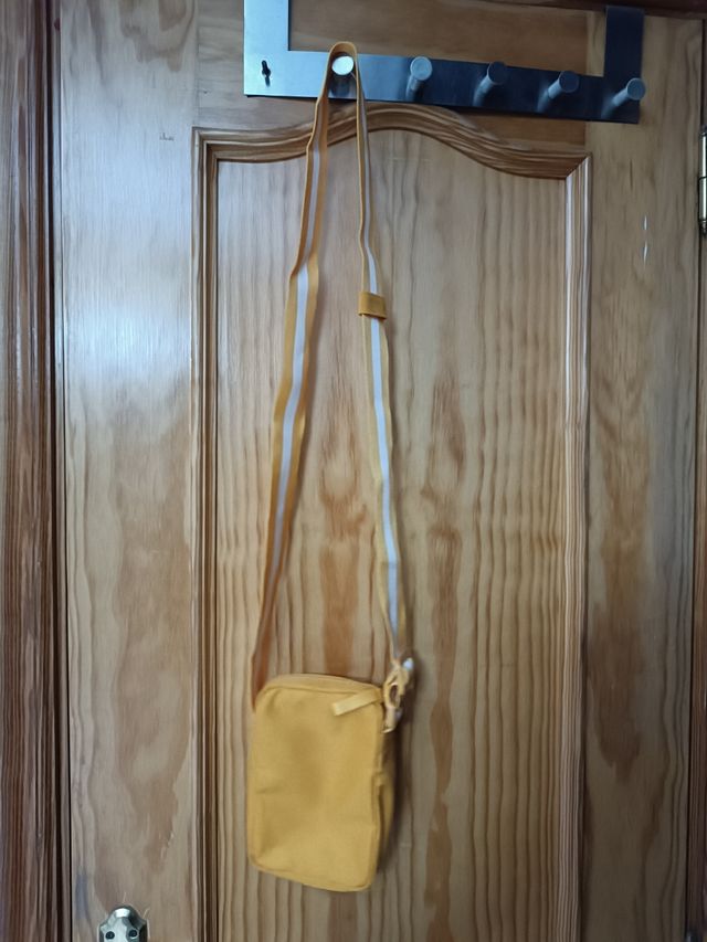 Bolso bandolera de Levi's amarillo